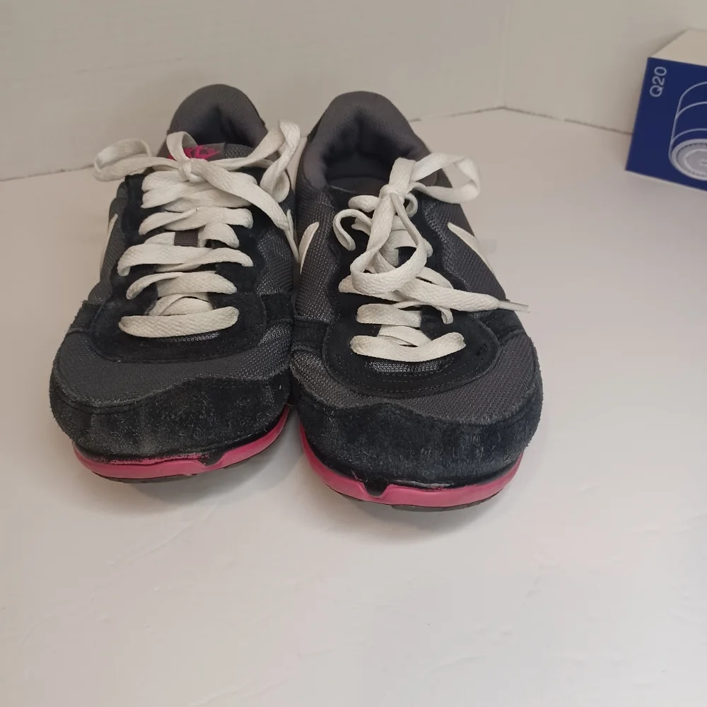 NIKE sz‎ 6.5 Women's Athletic Shoes Black And Pink white Swoosh # 324857-003